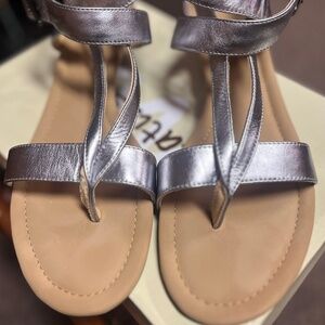 Matisse womens flat strap sandal in silver size 10 M gently worn